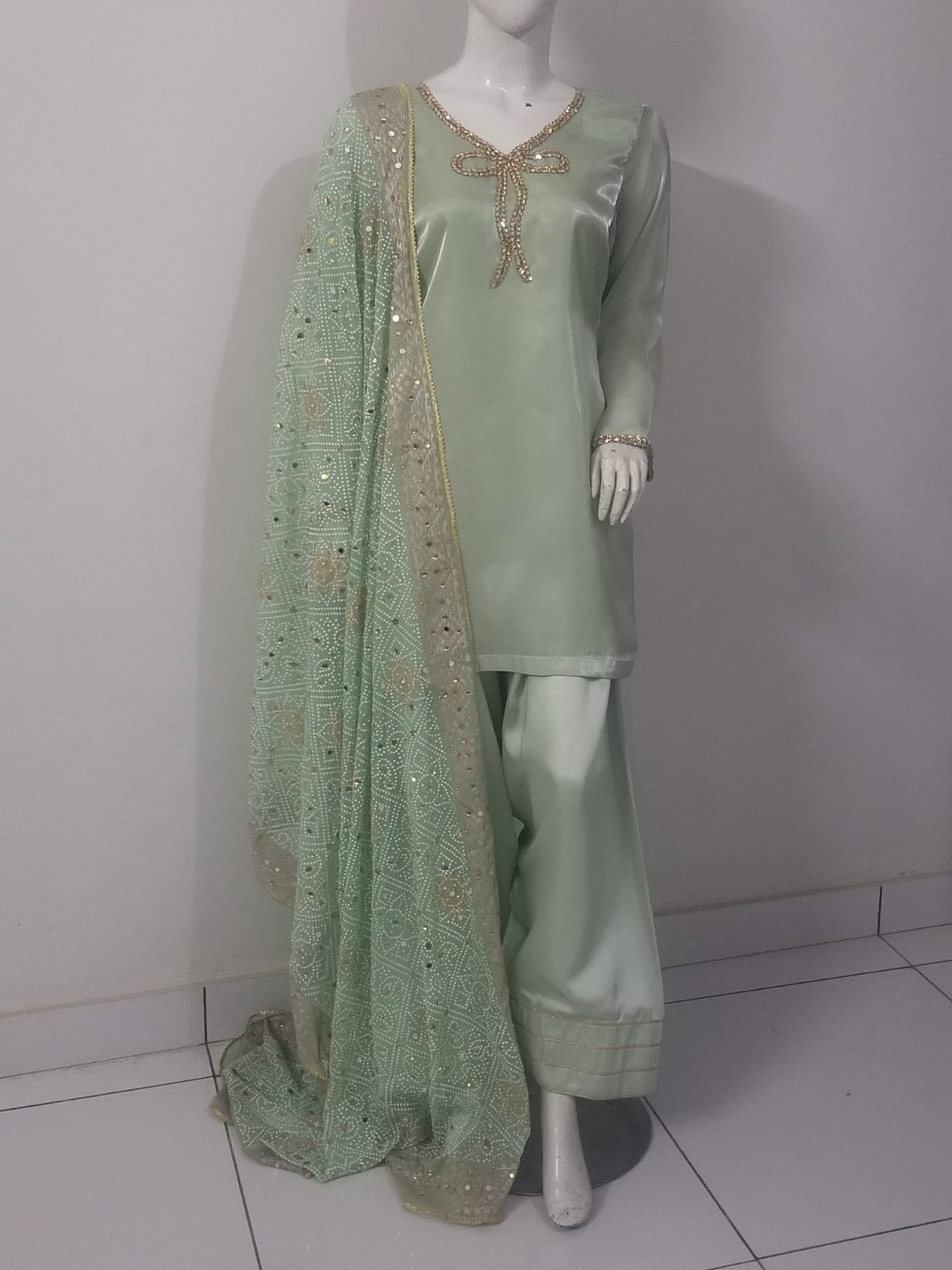 Shirt lawa silk - Shalwar short silk - Dupatta Chunri style shefoon