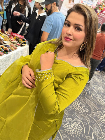 Short shirt and Farshi Shalwar - Dupatta organza - Silver lace